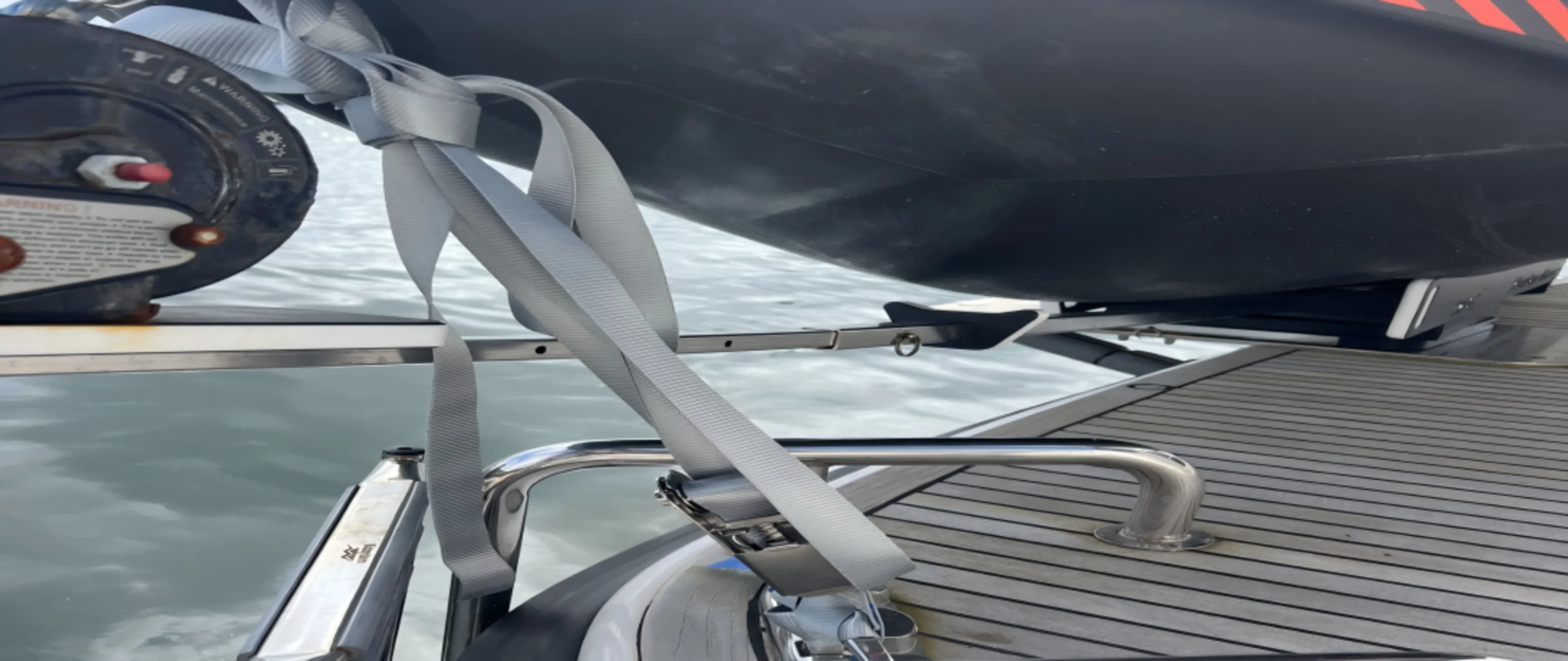 A stainless steel ratchet strap securely fastens the stern.png